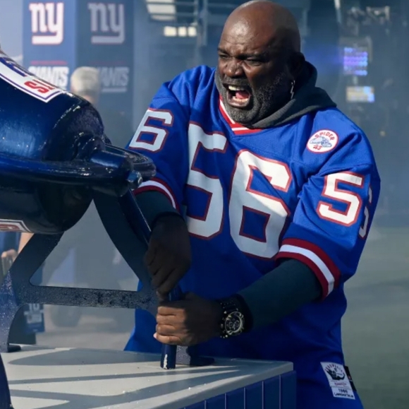 Mitchell & NessLawrence Taylor New York Giants 1986 Throwback Jersey
